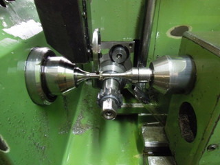 machines gear-hobbers, cylindrical grinders, lathes, milling machines